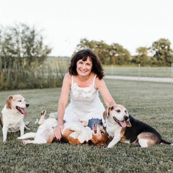 Meet your Posher Ms. Leigh - Picture 5 of 8